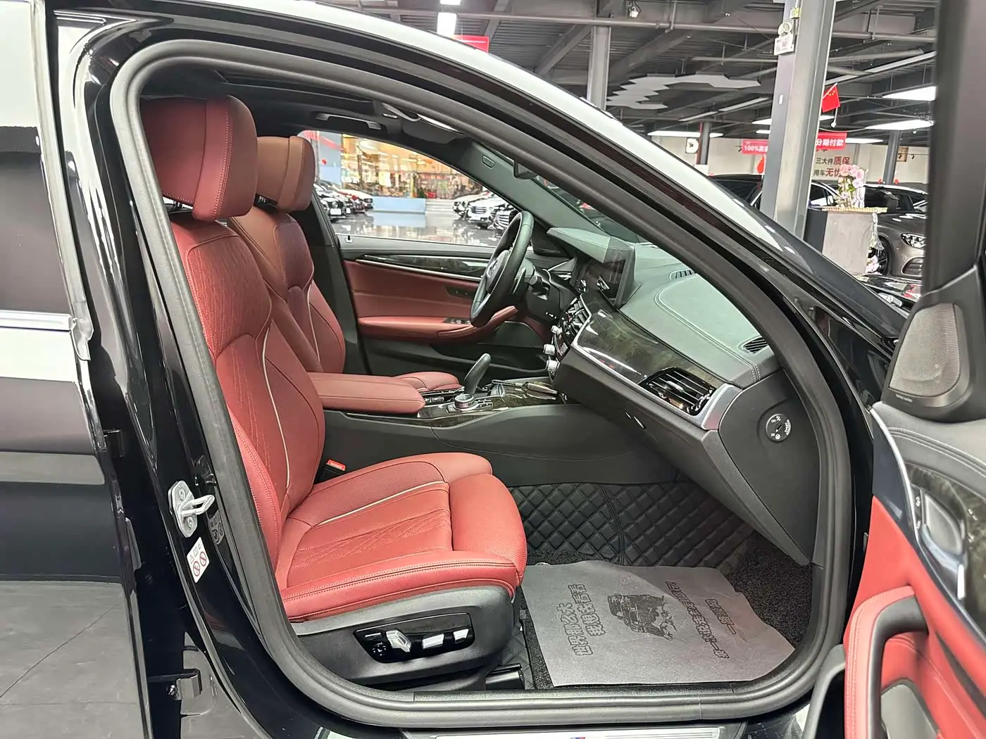 BMW 5 Series 2022 — Photo 8/9