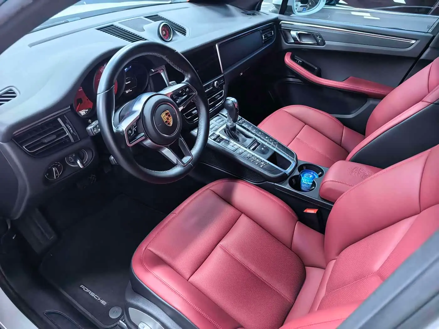 Porsche Macan 2019 — Фото 9/13