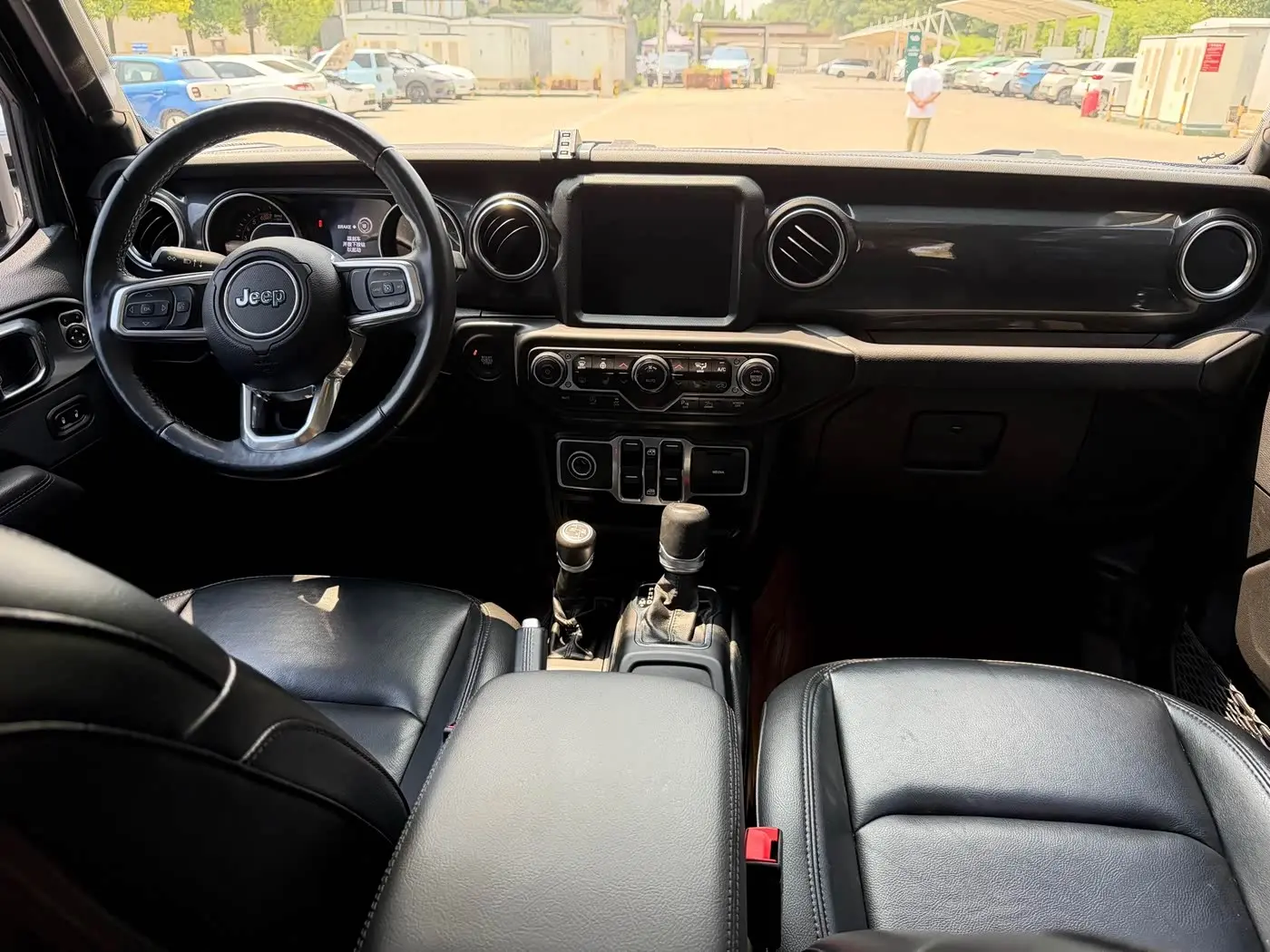 Jeep Wrangler 2022 — Фото 9/16