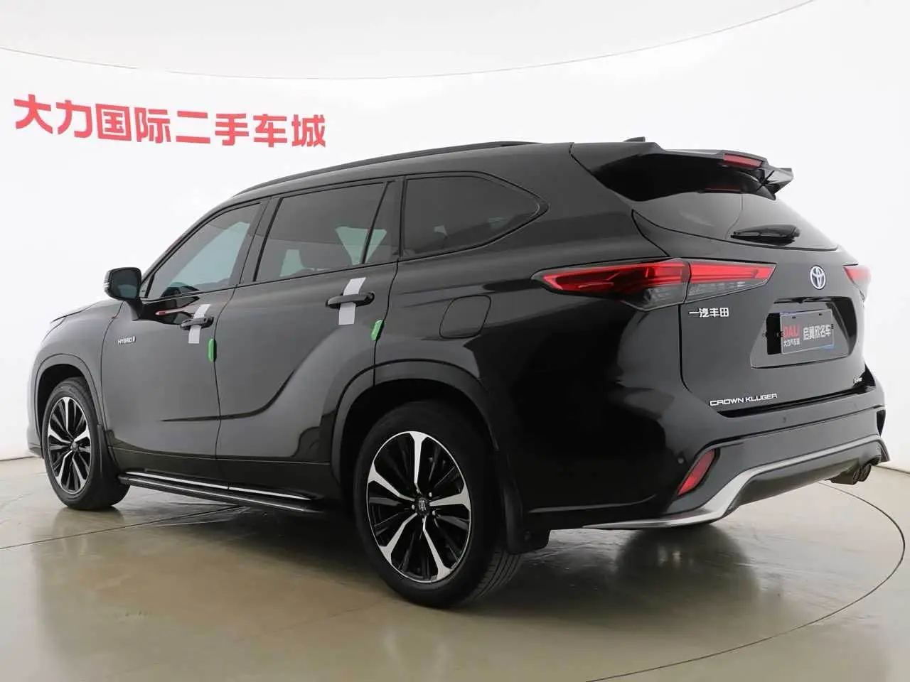 Toyota Crown Kluger 2021 — Photo 15/16