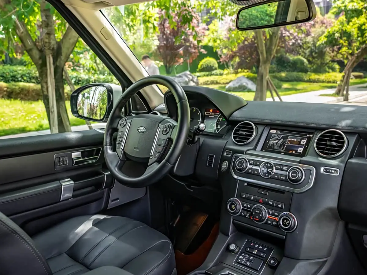 Land Rover Discovery 2016 — Фото 7/12