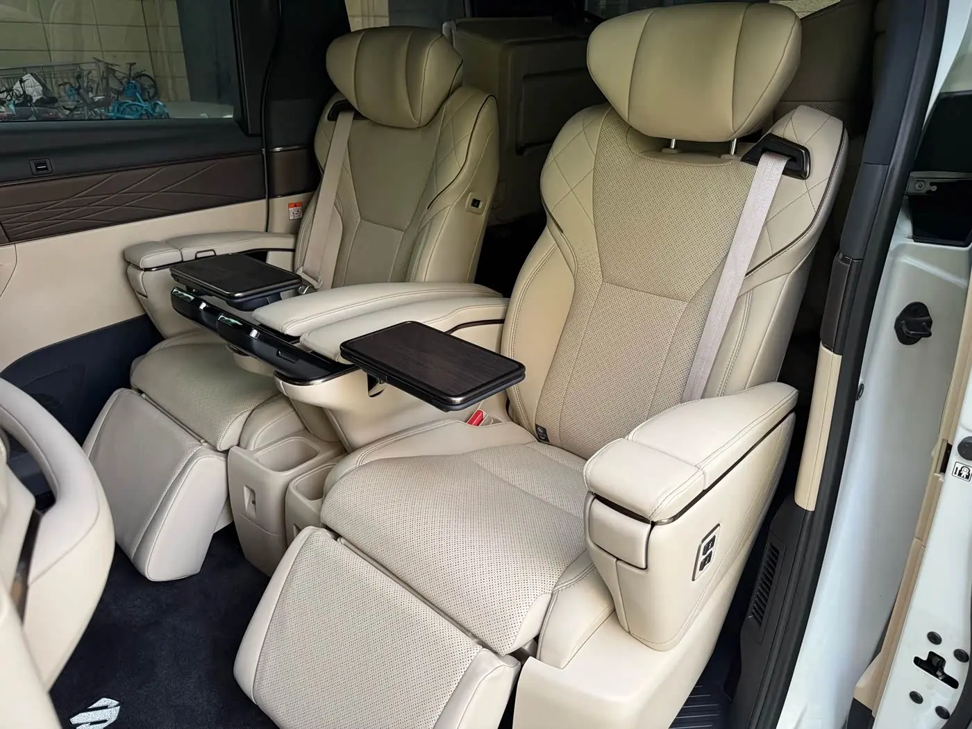 Toyota Alphard 2023 — Photo 11/17