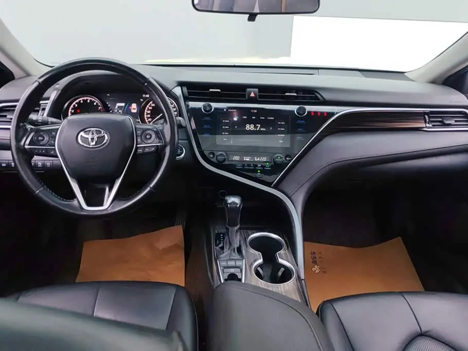 Toyota Camry 2019 — Фото 12/16