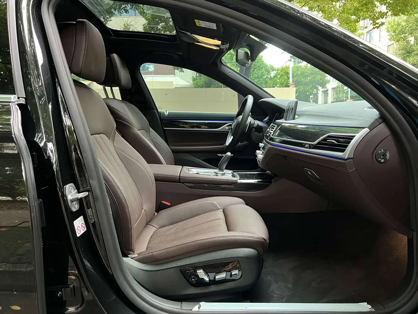 BMW 7 Series 2018 — Photo 6/20