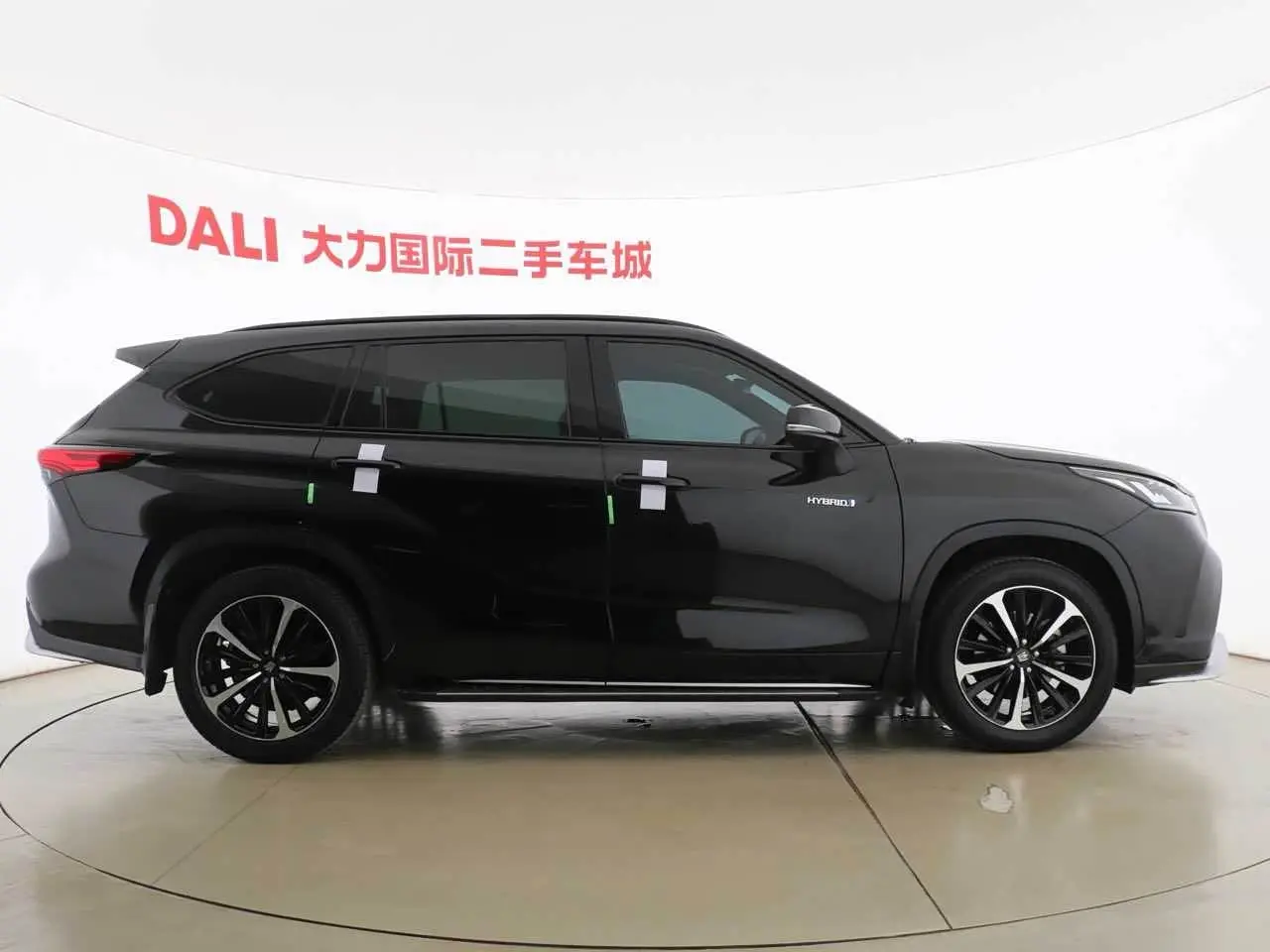 Toyota Crown Kluger 2021 — Photo 4/16