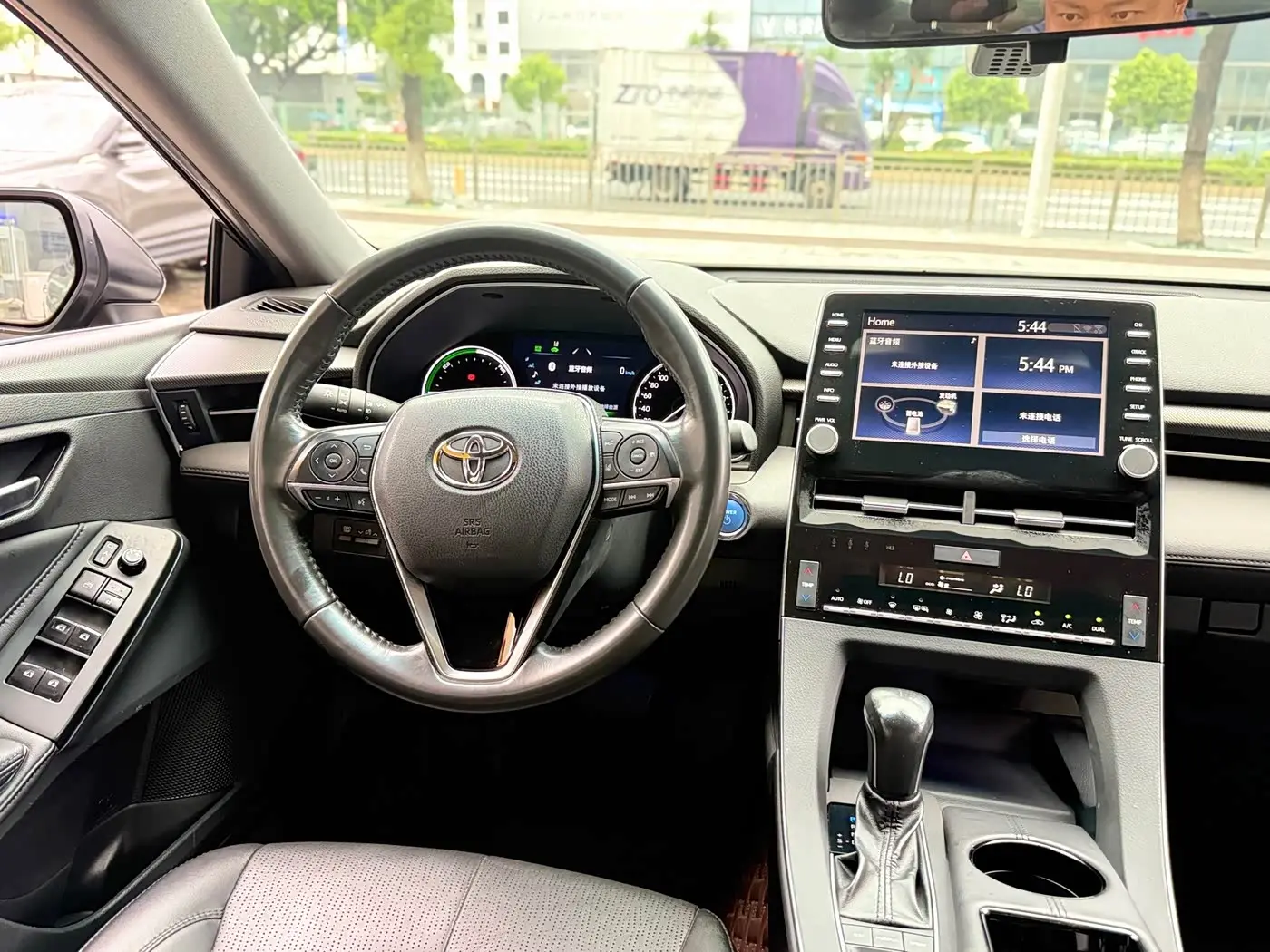 Toyota Avalon 2020 — Photo 8/17