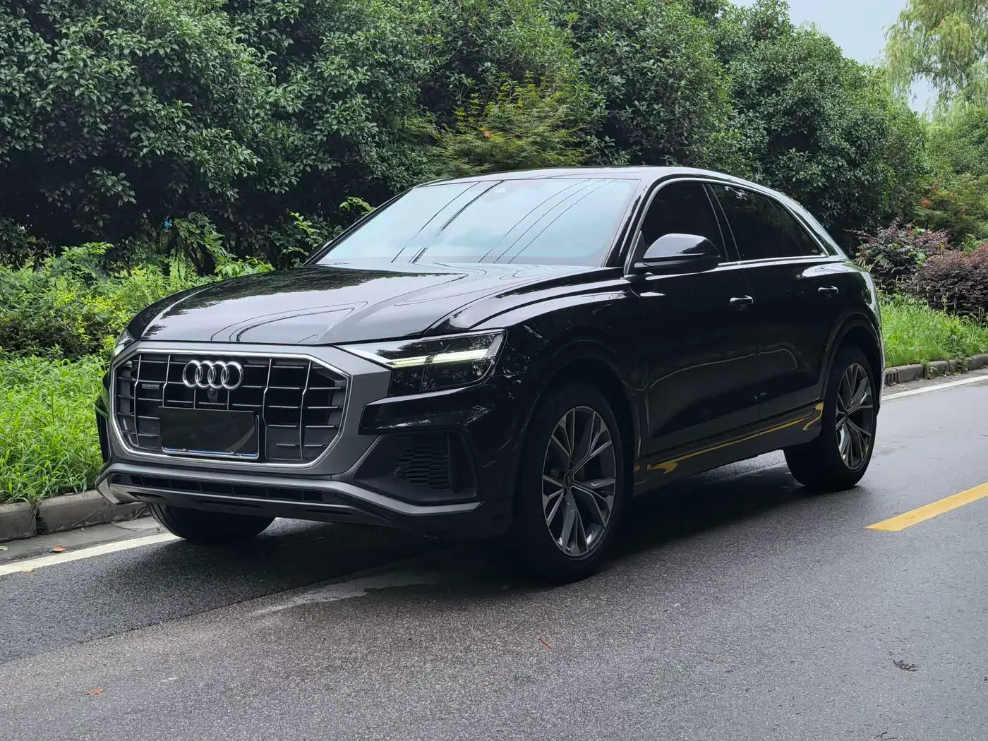 Audi Q8 2021 — Photo 1/17