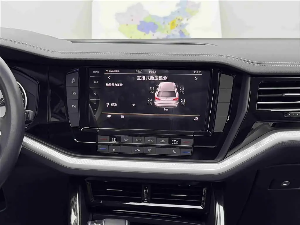 Volkswagen Touareg 2023 — Photo 10/18