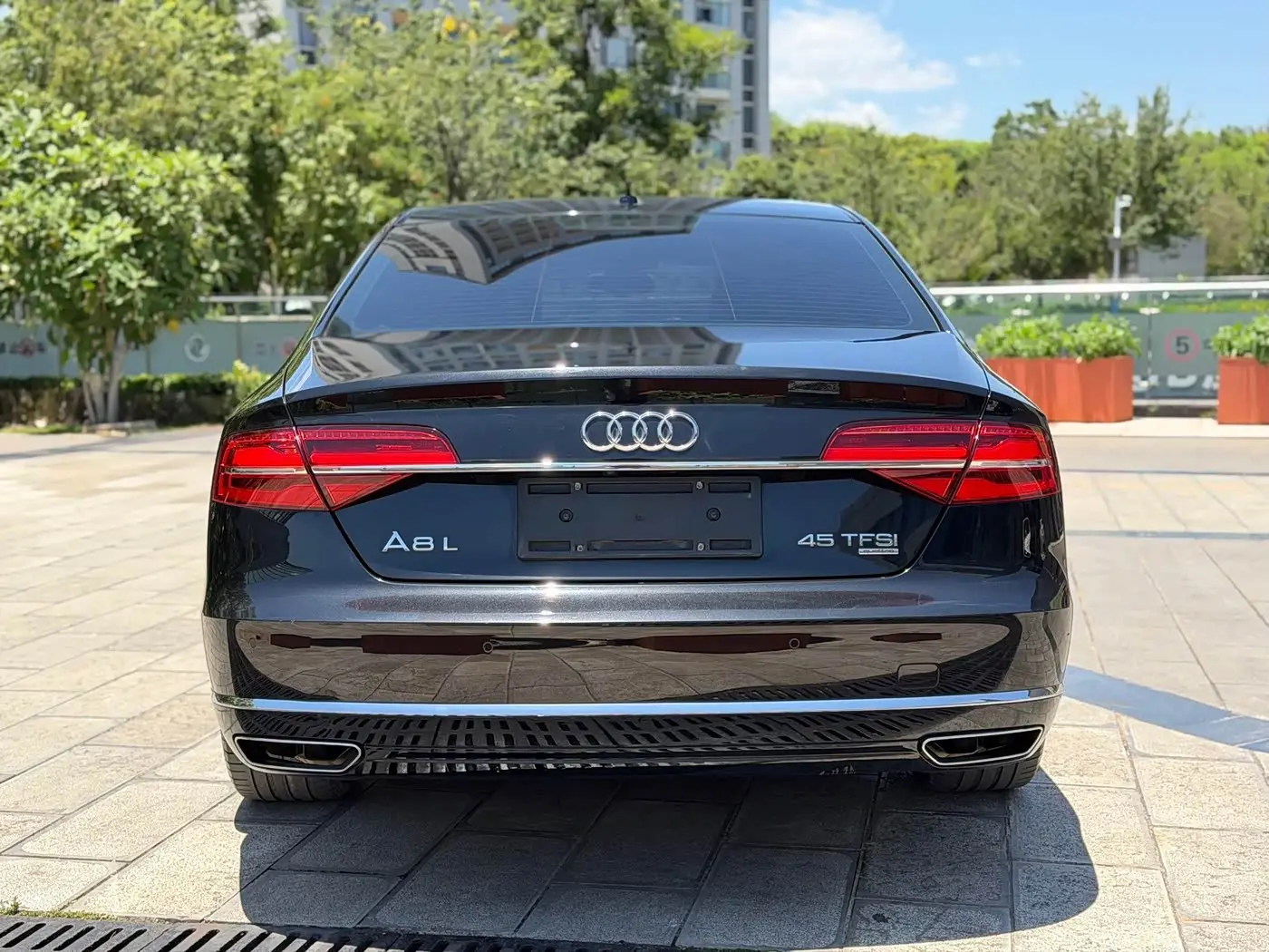 Audi A8 2015 — Фото 19/19