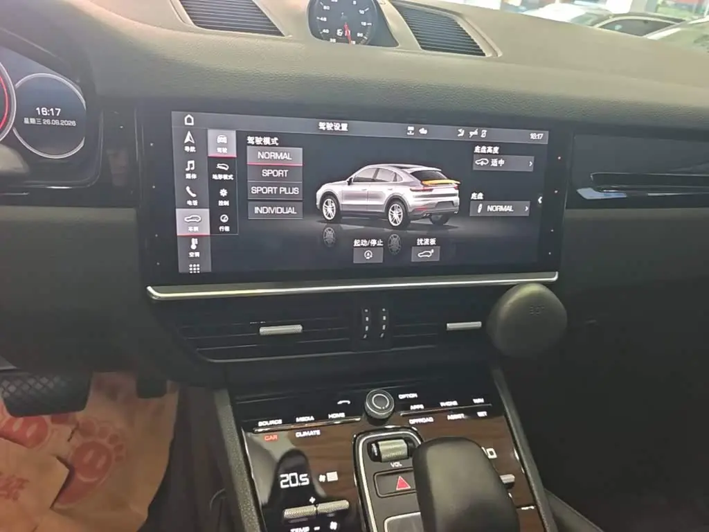 Porsche Cayenne 2019 — Photo 18/20
