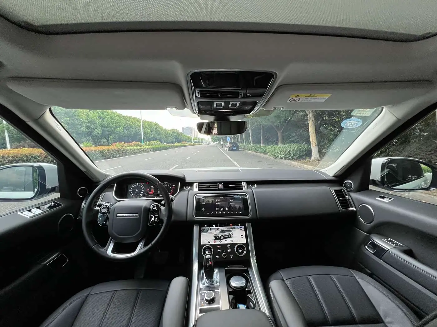 Land Rover Range Rover Sport 2019 — Photo 6/17