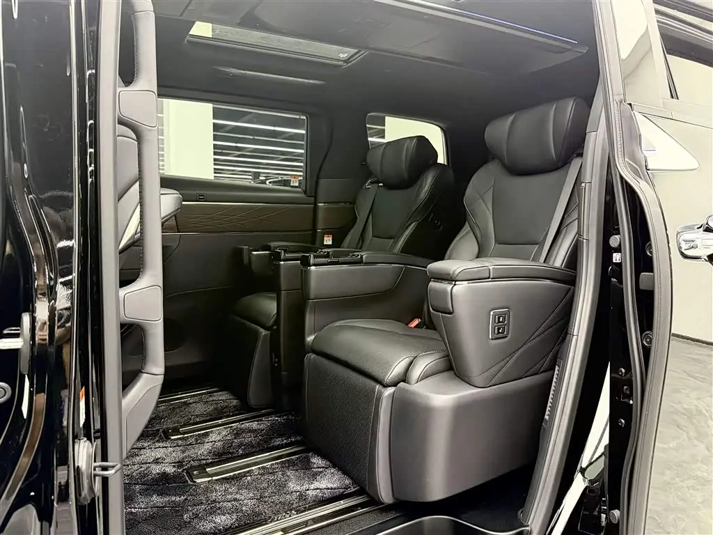 Toyota Alphard 2023 — Фото 10/20