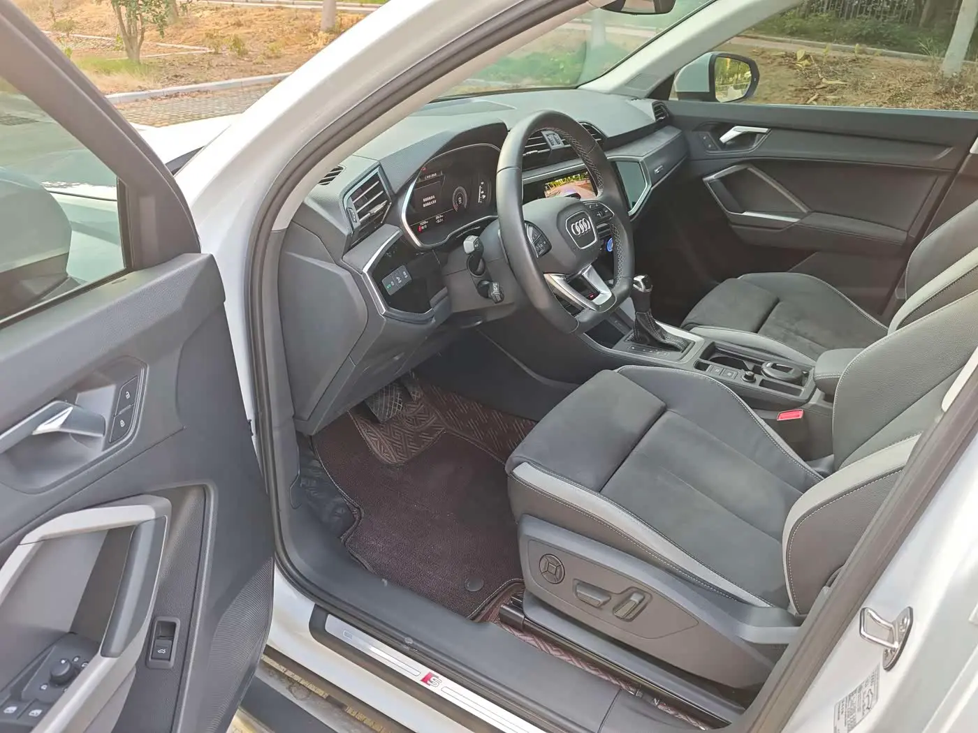 Audi Q3 2023 — Photo 9/20