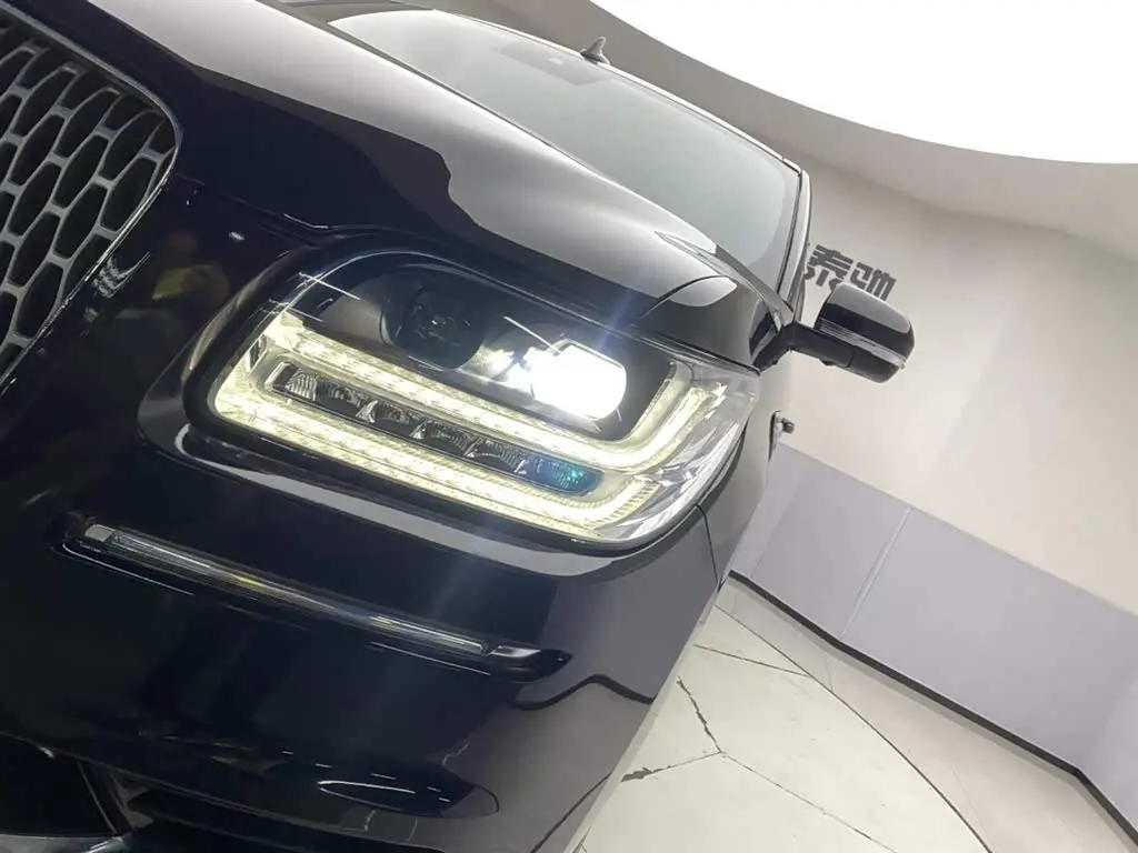 Lincoln Navigator 2021 — ფოტო 9/20