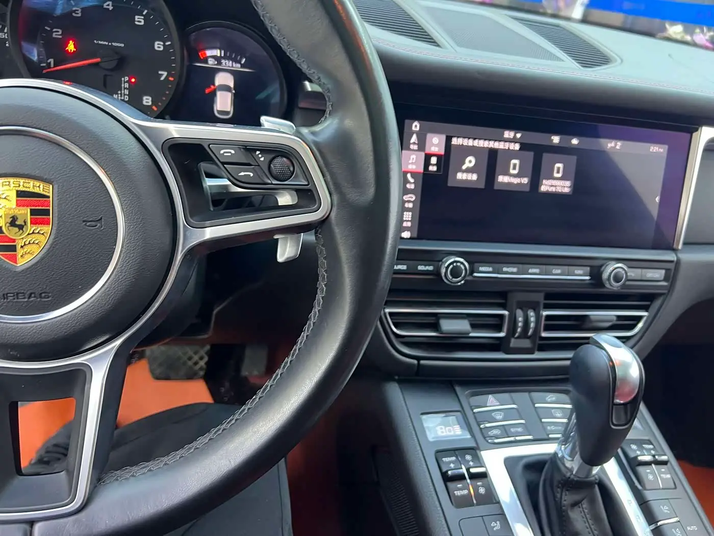 Porsche Macan 2022 — Photo 8/18
