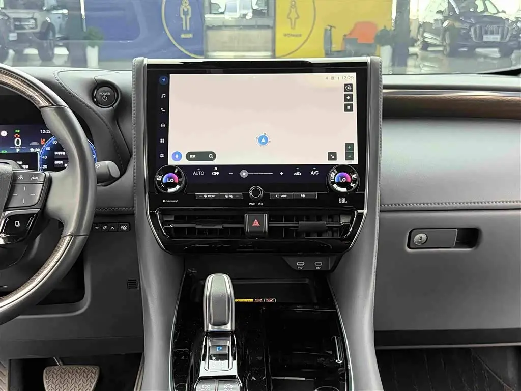 Toyota Alphard 2023 — Фото 14/20
