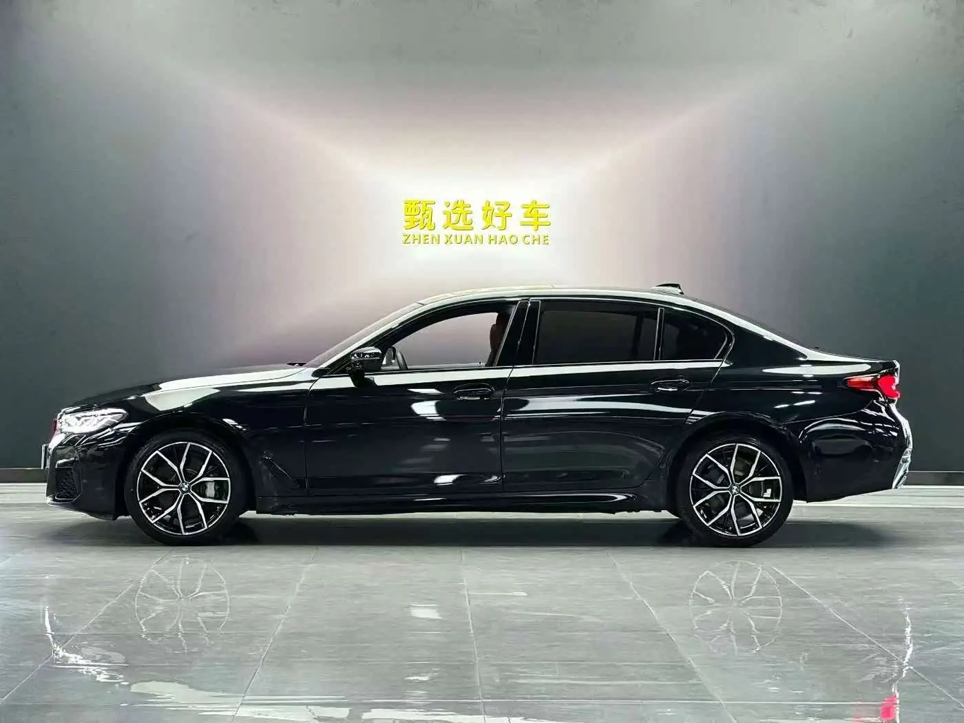 BMW 5 Series 2023 — Photo 8/9