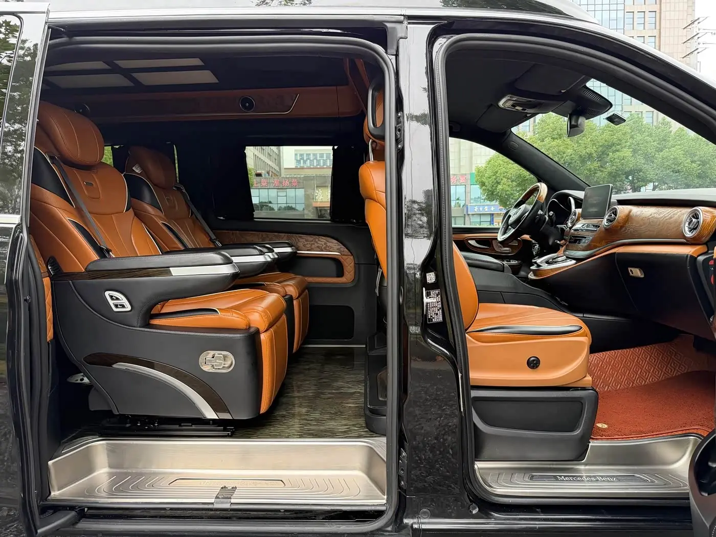 Mercedes-Benz V-Class 2020 — Photo 11/19