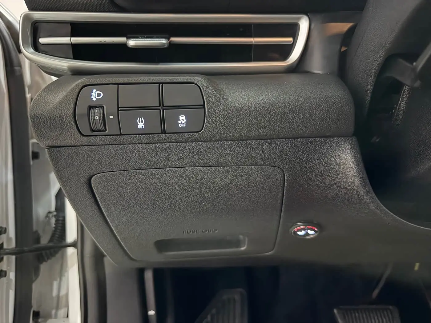 Hyundai Elantra 2023 — Фото 17/19