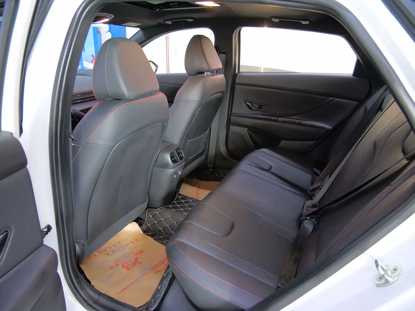 Hyundai Elantra 2023 — Photo 9/18