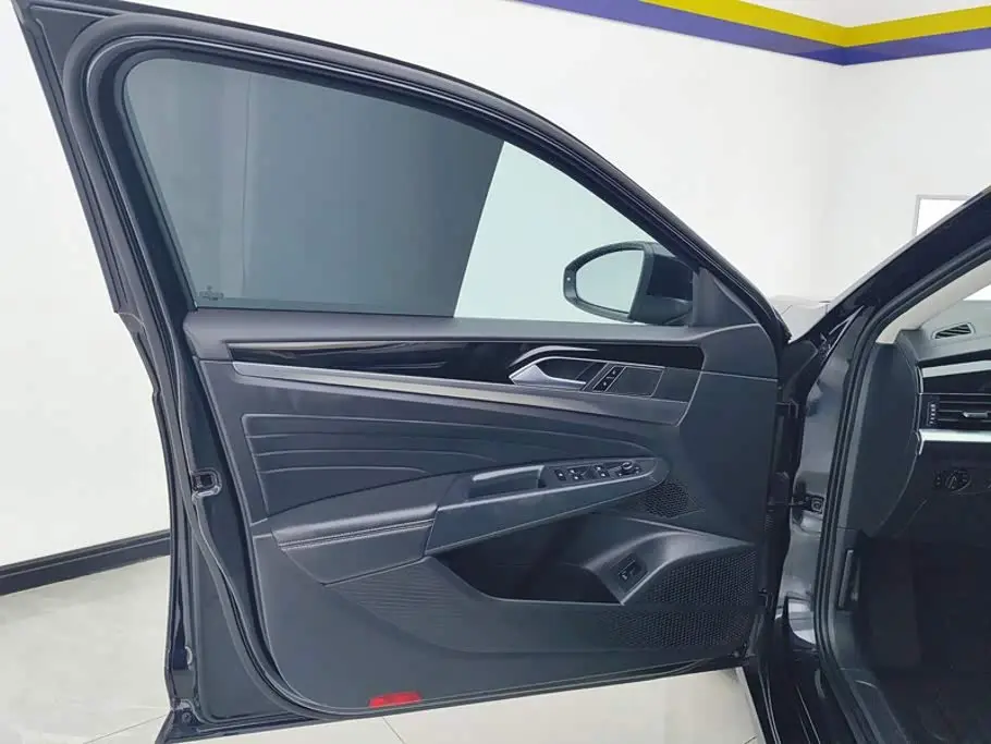 Volkswagen Passat 2025 — Photo 7/16