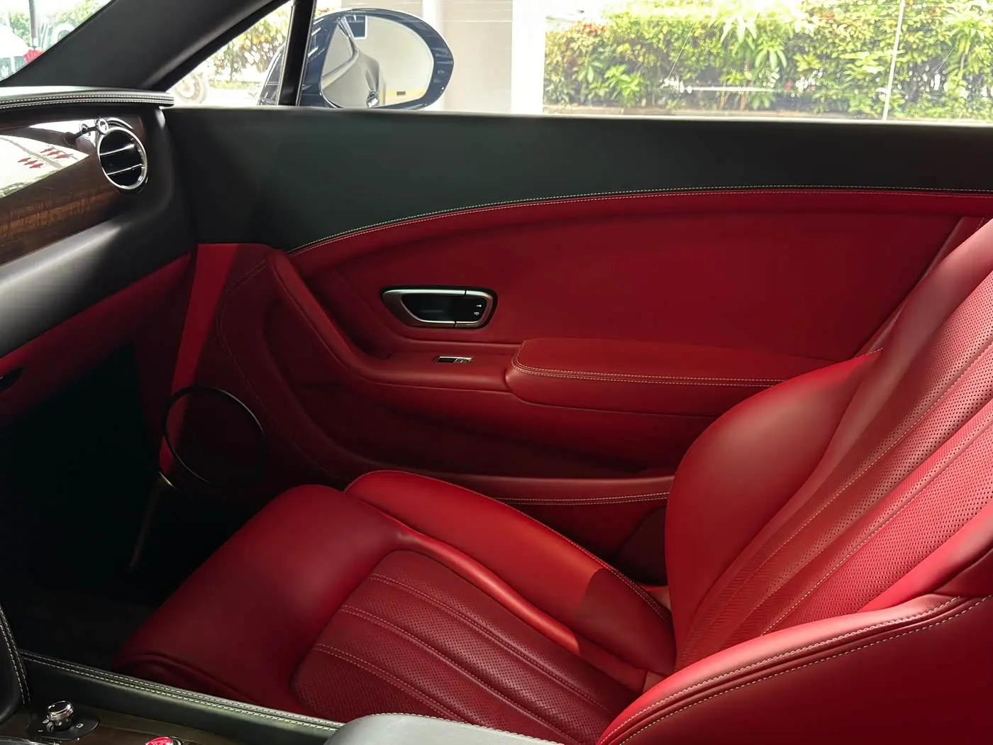 Bentley Continental 2014 — ფოტო 16/19