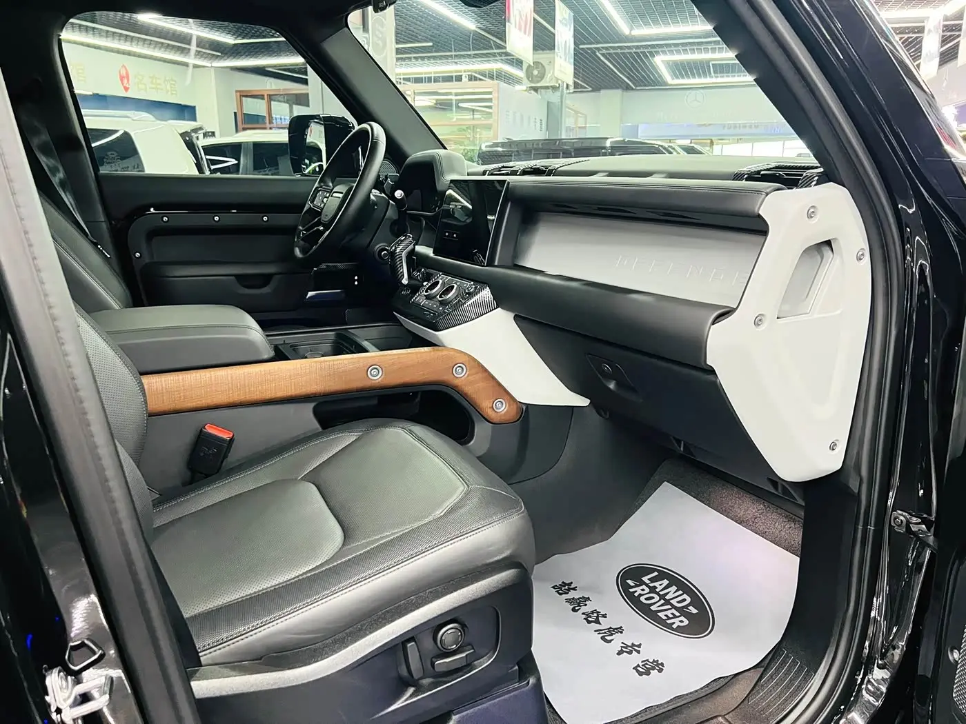 Land Rover Defender 2024 — Photo 6/9