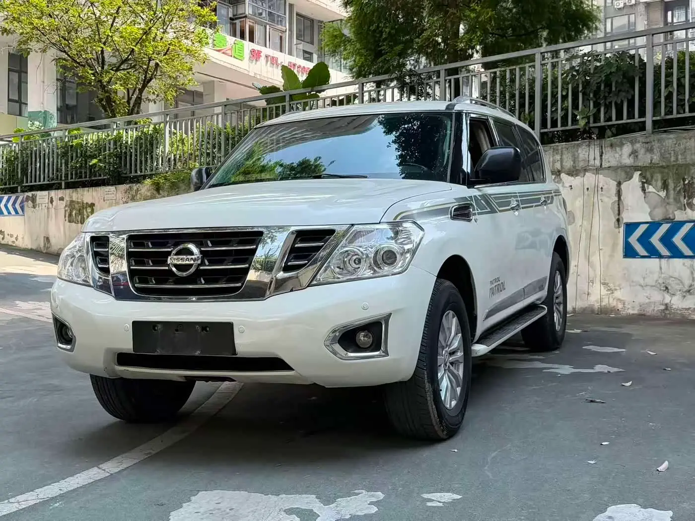 Nissan Patrol 2018 — Фото 1/19