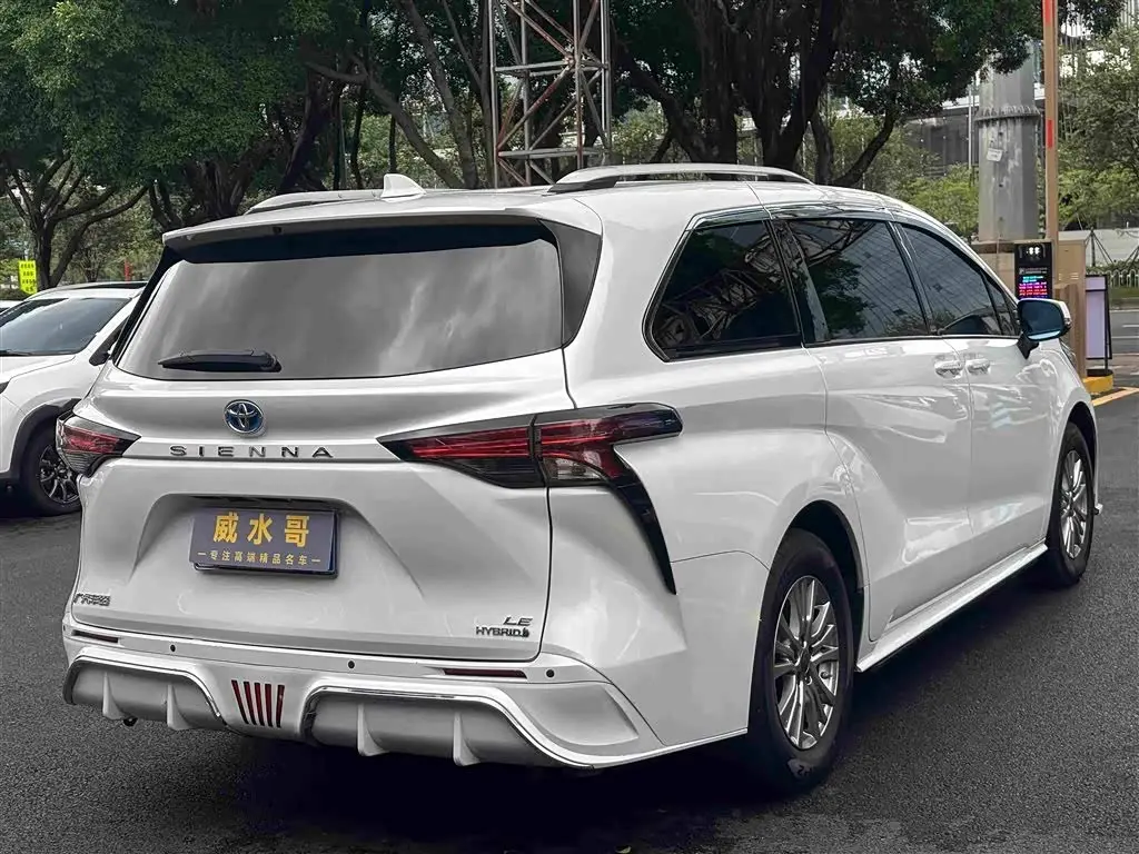 Toyota Sienna 2022 — Photo 6/20