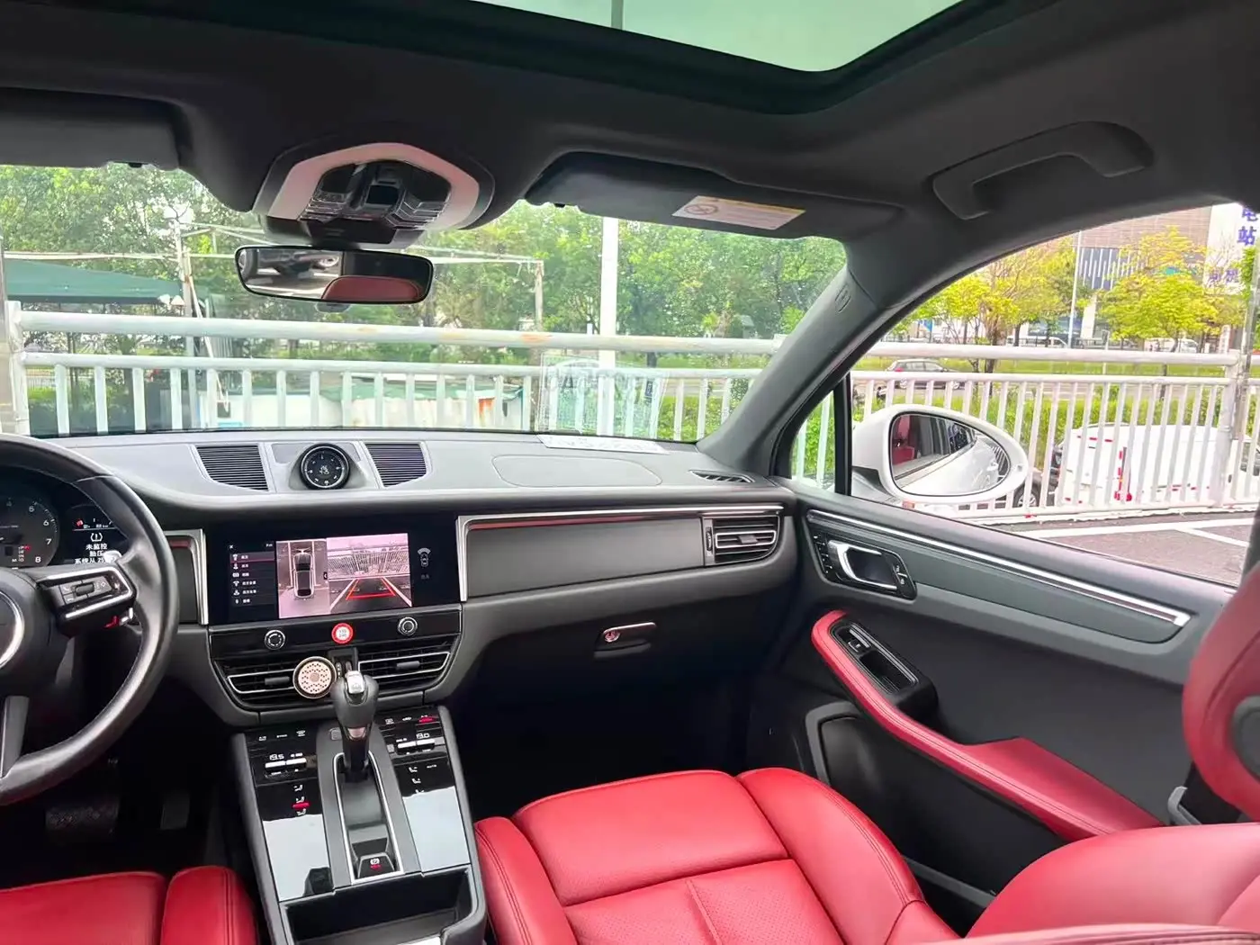 Porsche Macan 2023 — Photo 19/20