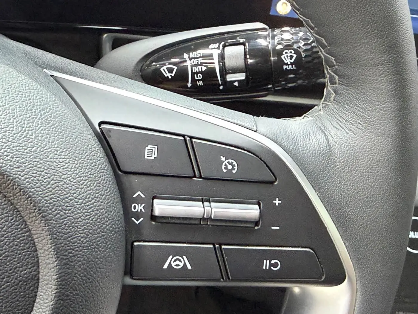 Hyundai Elantra 2023 — Фото 13/20