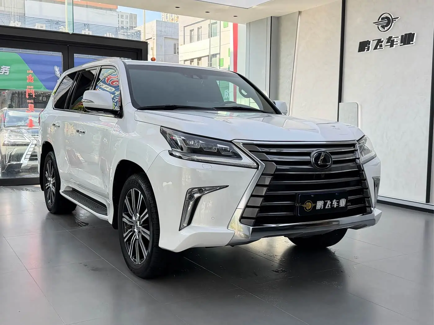 Lexus LX 2018 — Фото 10/20