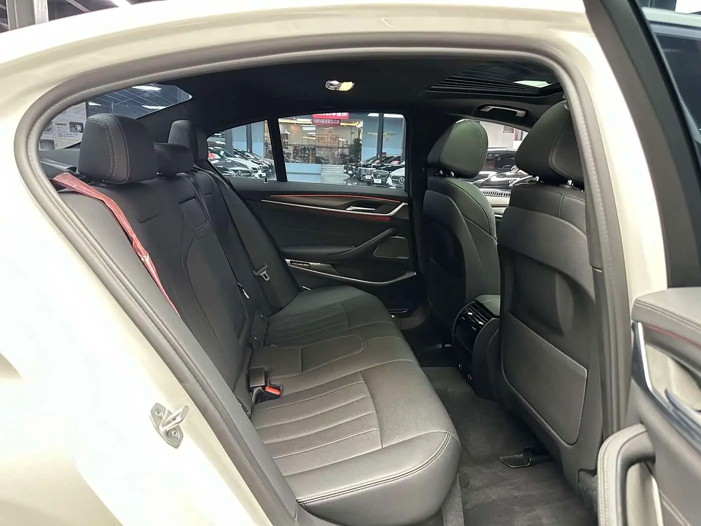 BMW 5 Series 2021 — Photo 8/9