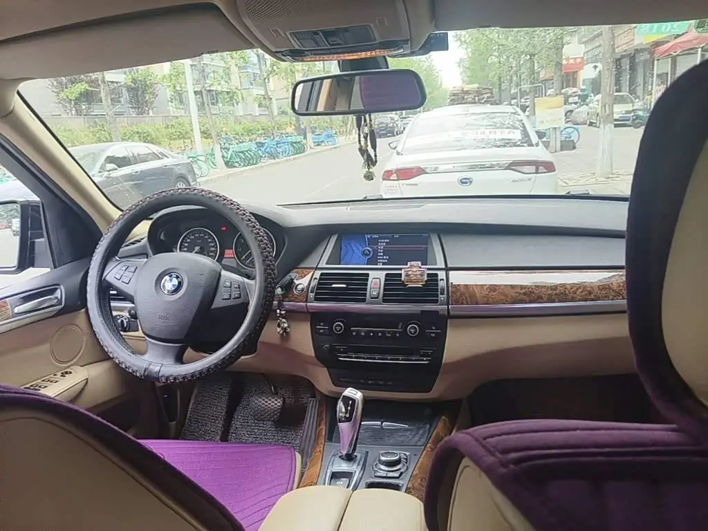 BMW X5 2012 — Photo 11/12