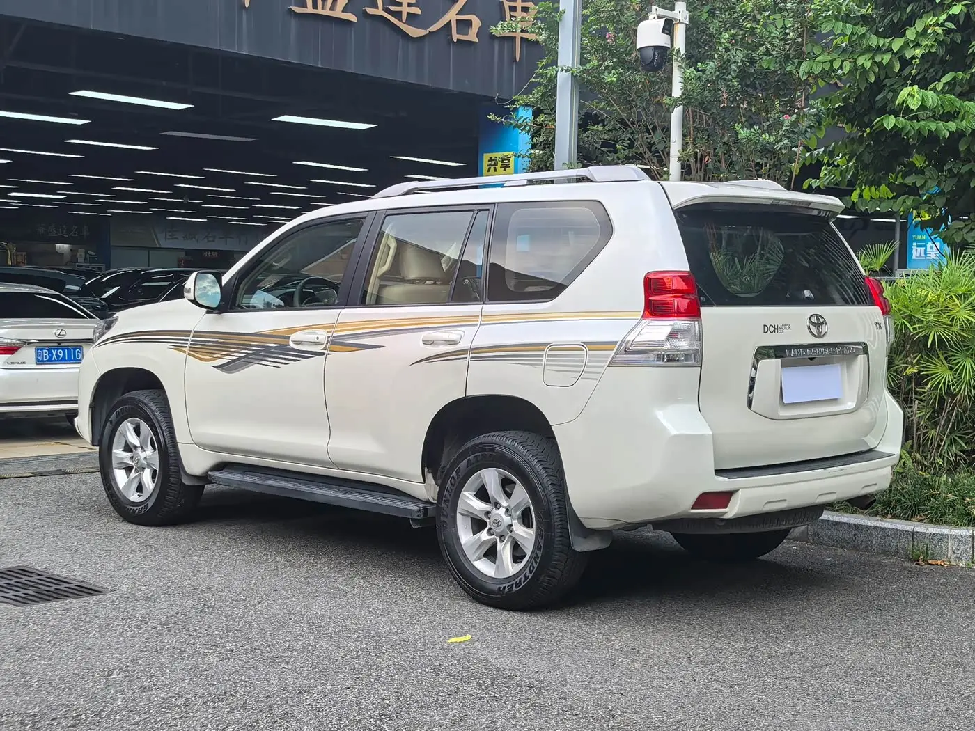 Toyota Prado 2010 — Photo 9/20