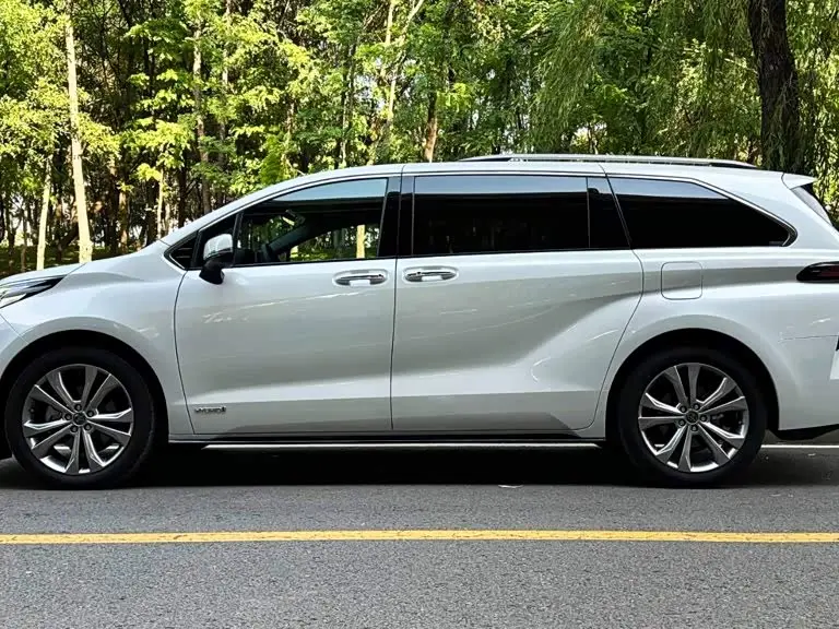 Toyota Sienna 2024 — Фото 5/19