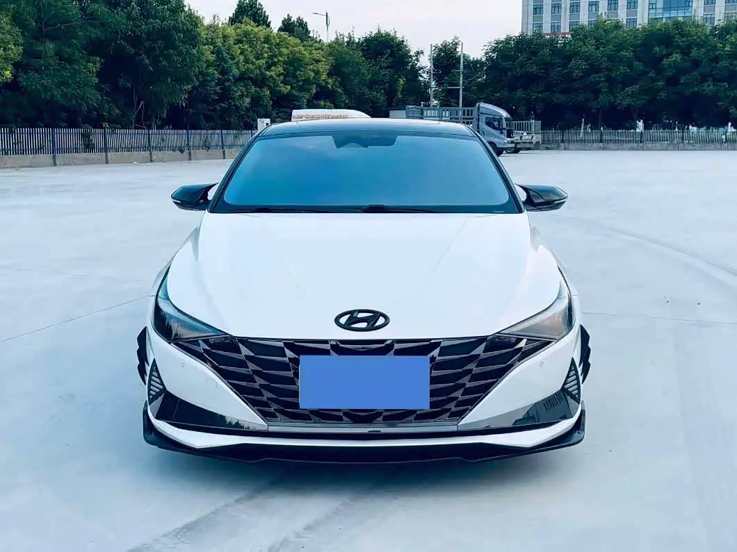 Hyundai Elantra 2022 — Photo 2/11