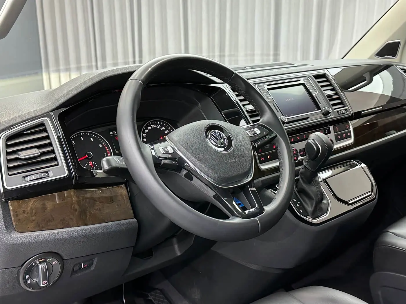 Volkswagen Multivan 2019 — Photo 10/20