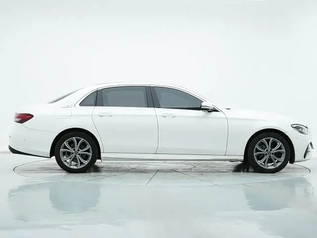 Mercedes-Benz E-Class 2022 — Фото 8/9