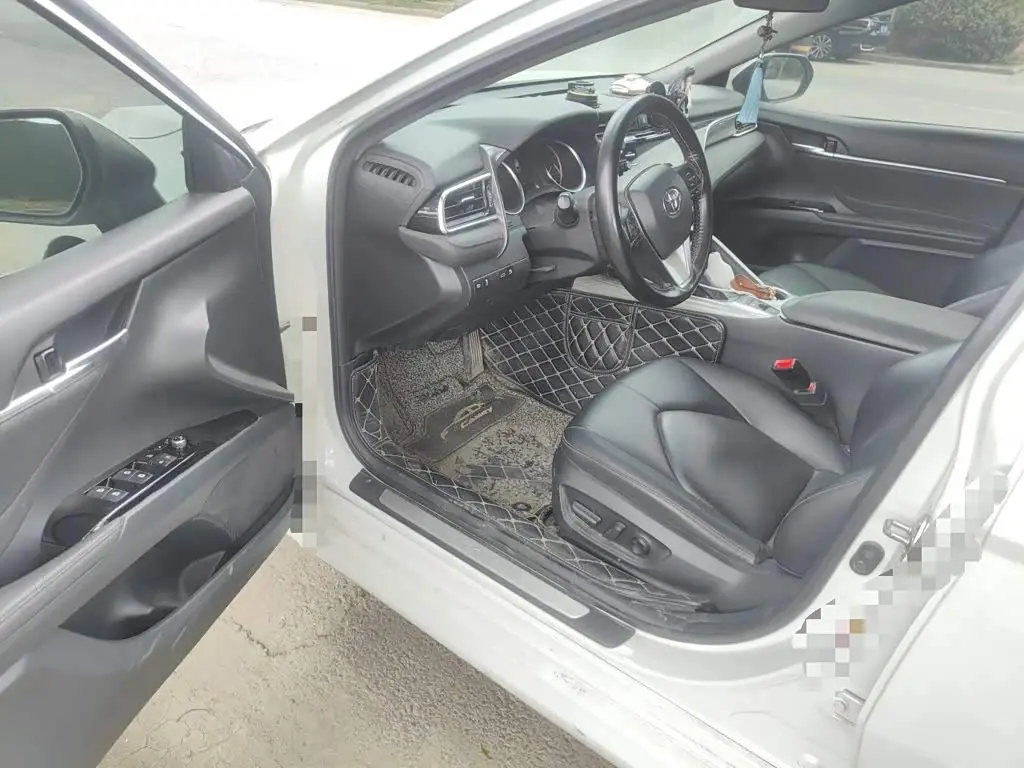 Toyota Camry 2018 — Photo 14/20