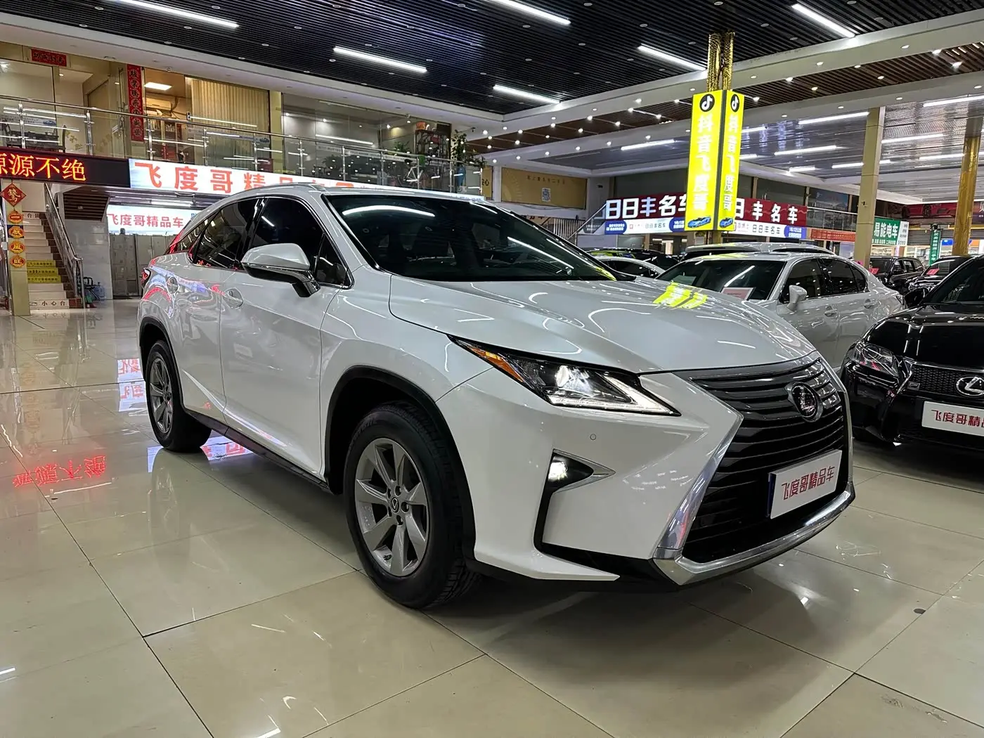 Lexus RX 2018 — Photo 3/20