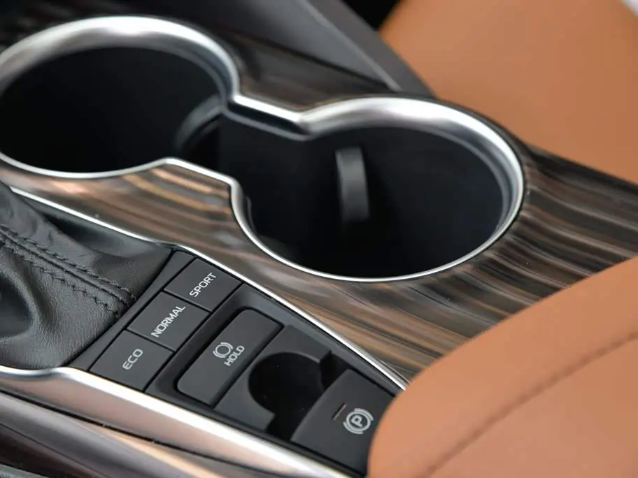 Toyota Camry 2021 — Photo 11/16