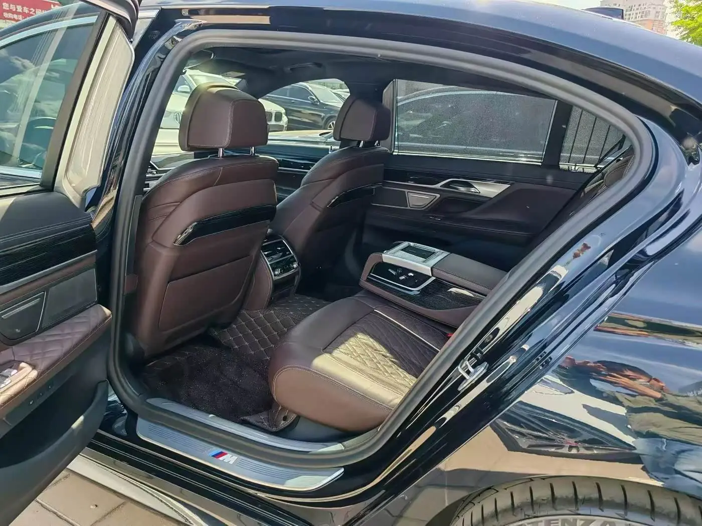 BMW 7 Series 2021 — Photo 6/9