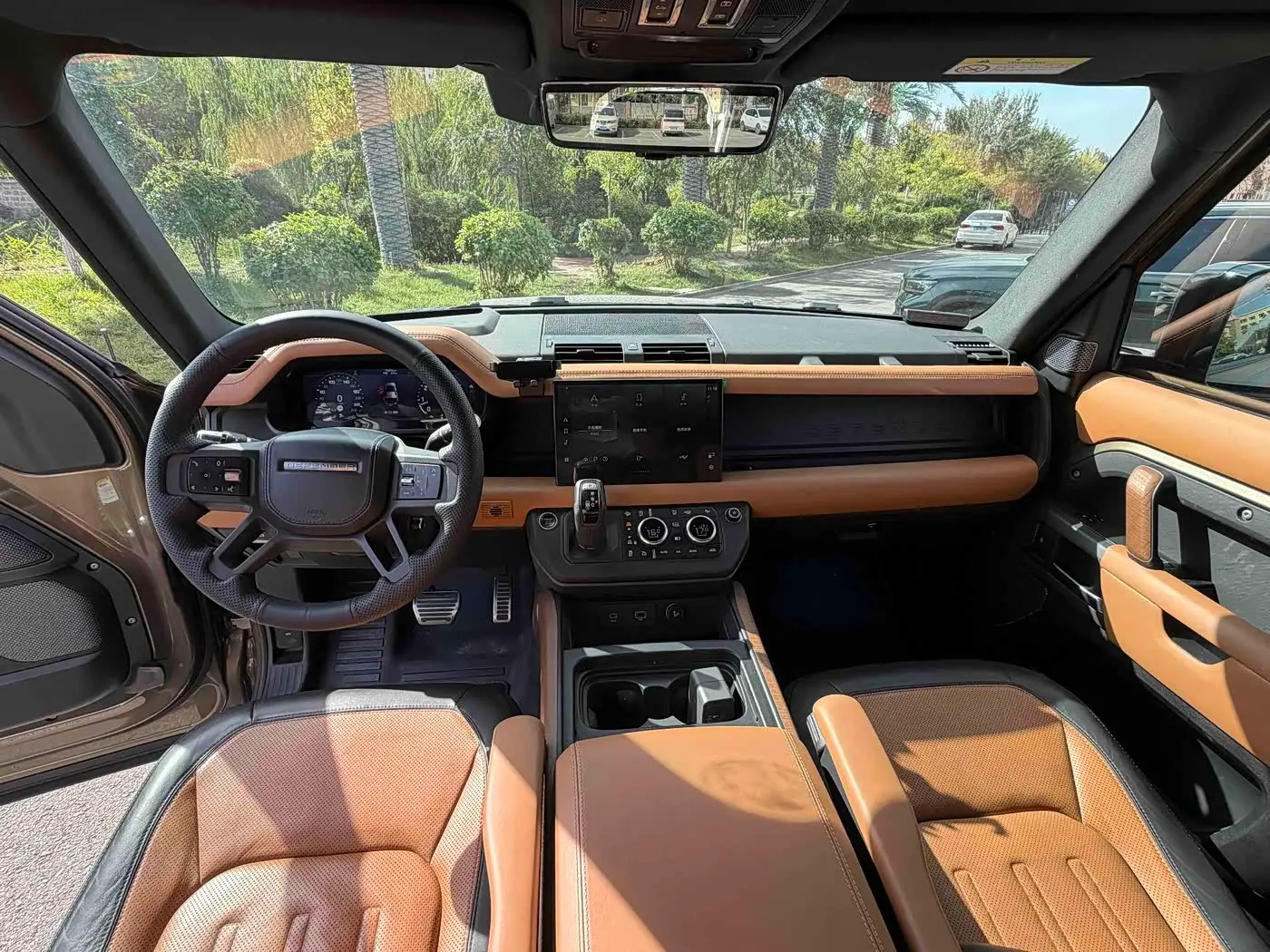 Land Rover Defender 2021 — Photo 5/9
