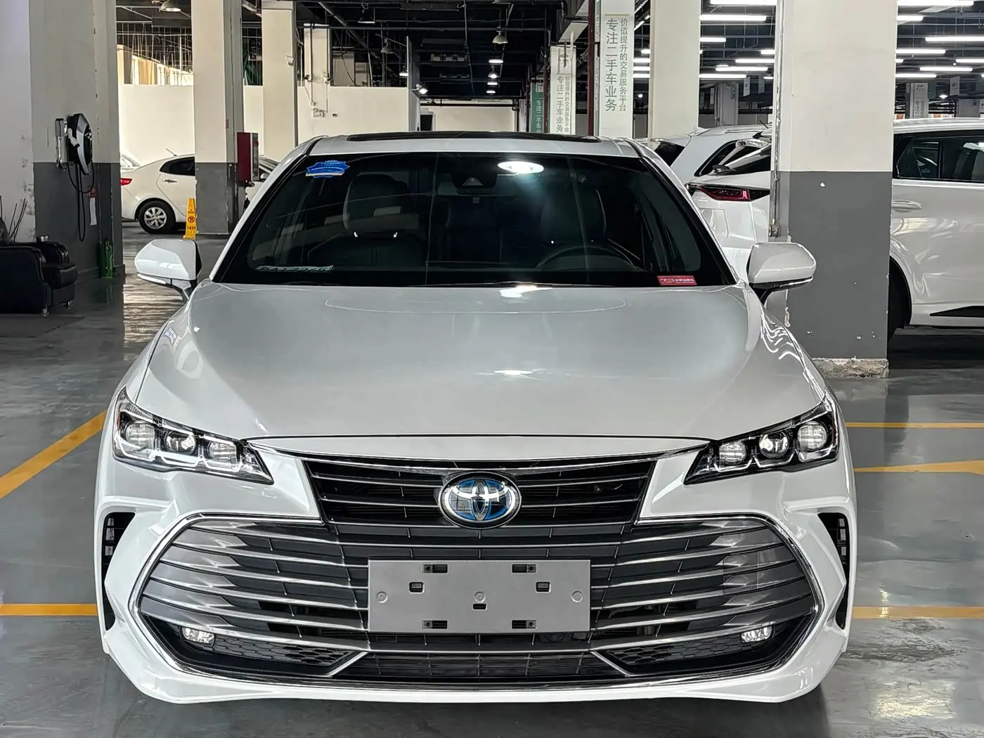 Toyota Avalon 2021 — Photo 2/16