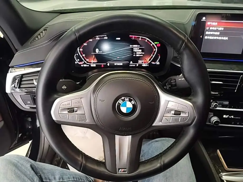 BMW 5 Series 2023 — Photo 11/20