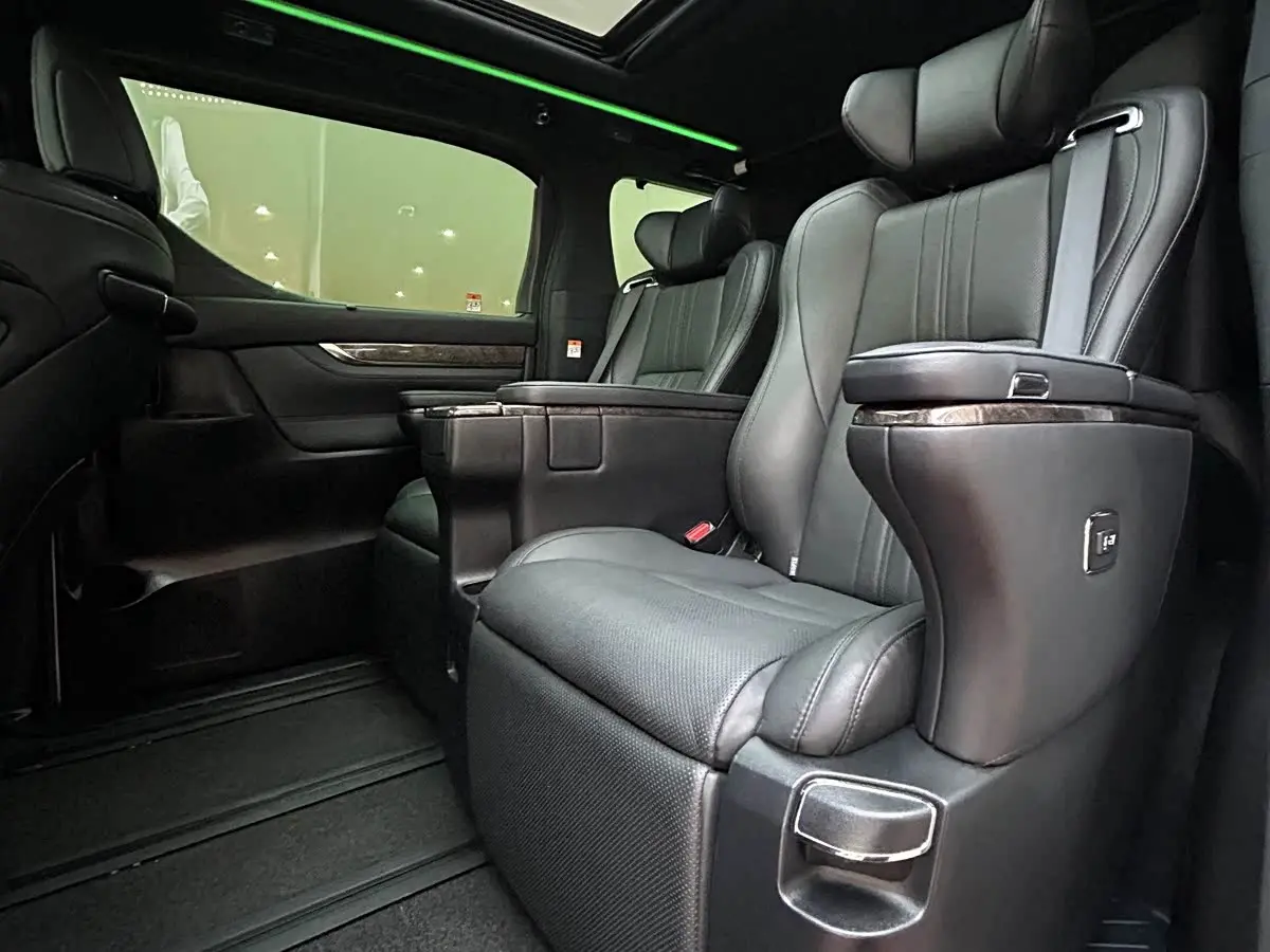 Toyota Vellfire 2023 — Фото 16/20
