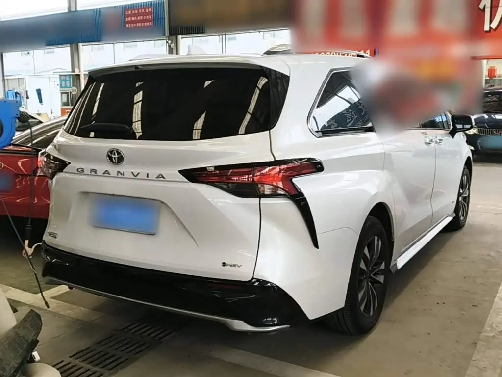 Toyota Granvia 2024 — Photo 7/20