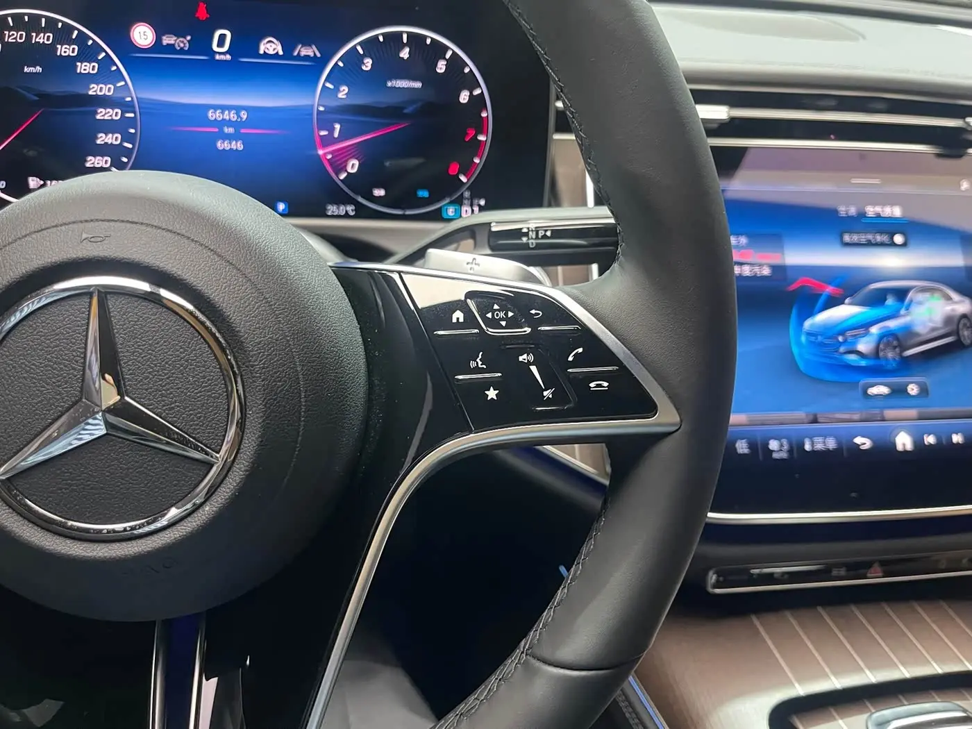 Mercedes-Benz E-Class 2024 — Photo 13/20