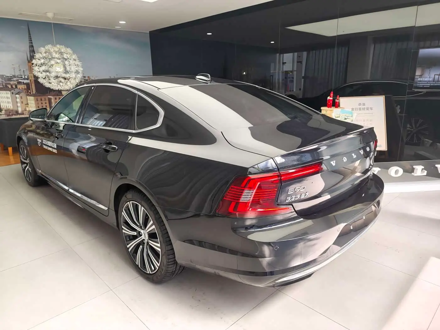 Volvo S90 2025 — Photo 15/17